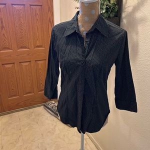 Black/white polka dot stretch blouse. 3/4 sleeves. Sz M